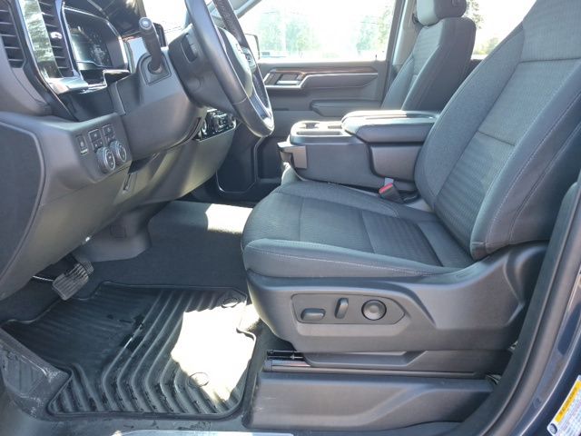 2023 Chevrolet Silverado 1500 LT photo 2