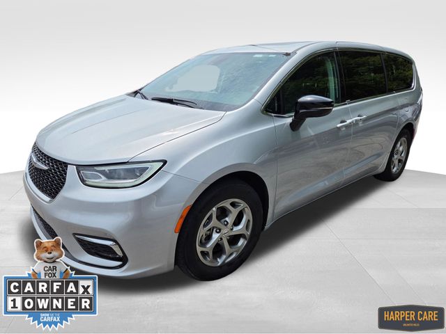 2024 Chrysler Pacifica Limited's photo