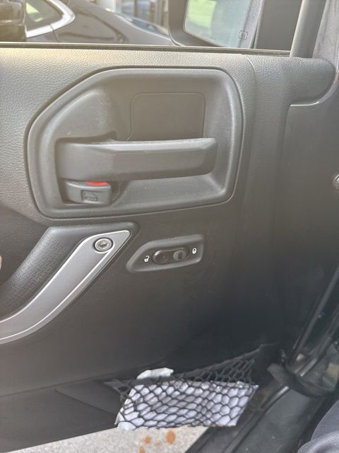 2017 Jeep Wrangler Unlimited Rubicon photo 2