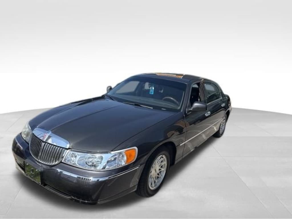Used 1998 Lincoln Town Car Signature Sedan