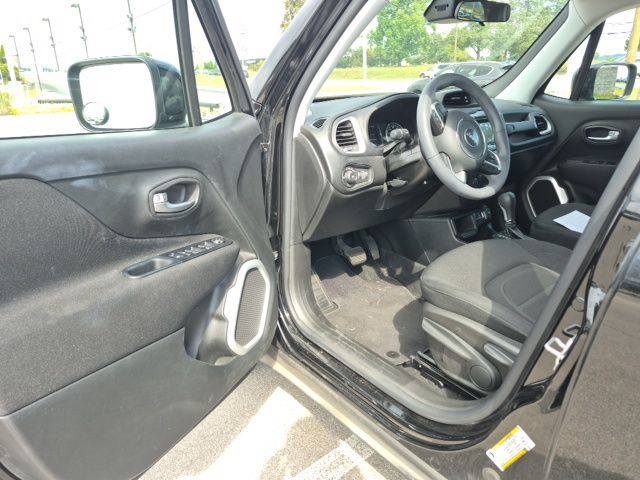 2019 Jeep Renegade Latitude photo 2