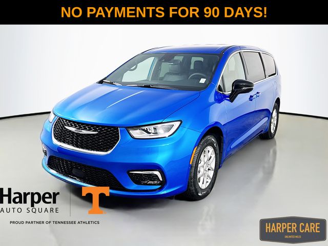 2026 Chrysler Pacifica Select's photo