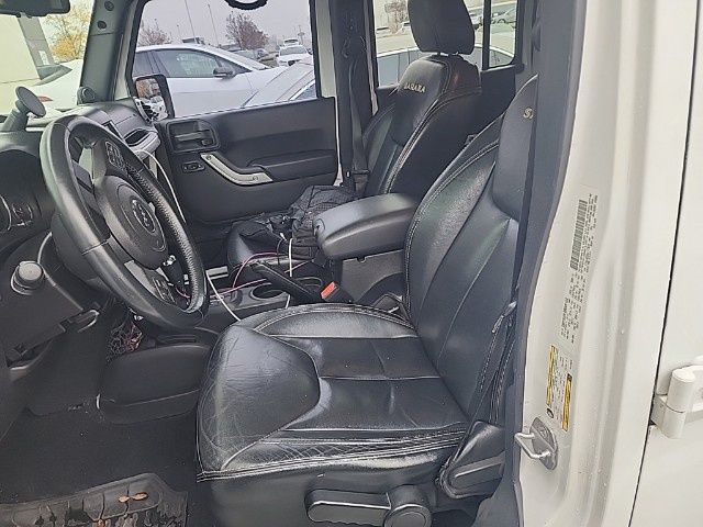 2014 Jeep Wrangler Unlimited Sahara photo 3