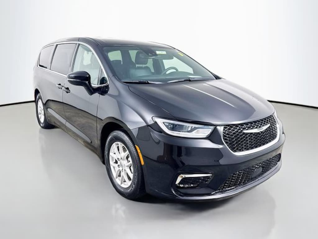 Used 2025 Chrysler Pacifica Select Van Passenger Van