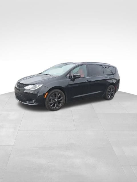 2020 Chrysler Pacifica Limited's photo