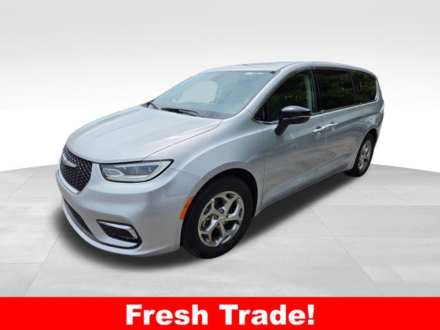 2024 Chrysler Pacifica Limited's photo