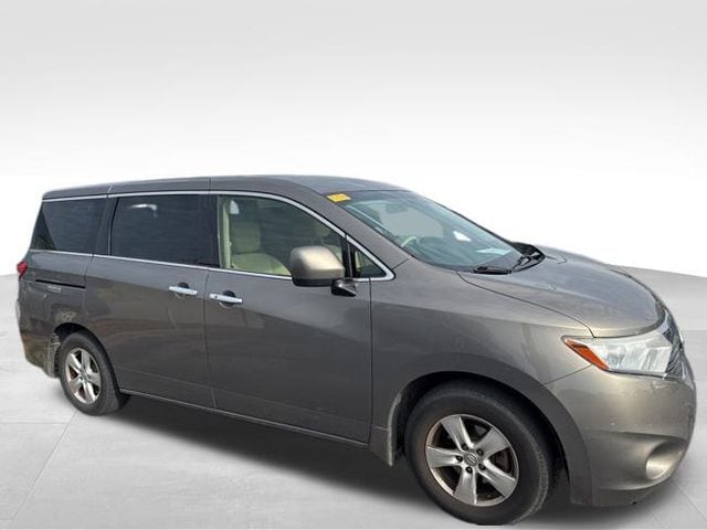 2015 Nissan Quest SV's photo