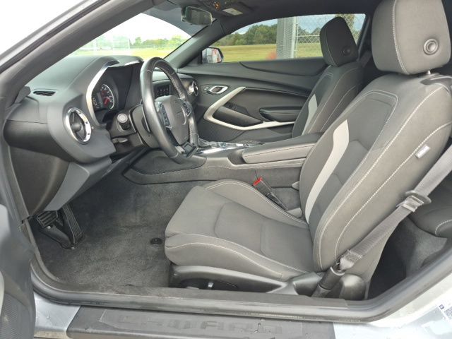 2023 Chevrolet Camaro 1LT photo 3