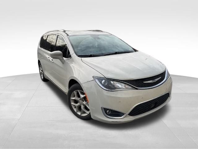 2019 Chrysler Pacifica Touring L Plus's photo