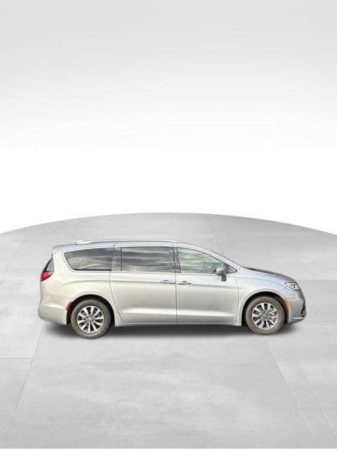 2021 Chrysler Pacifica Hybrid Touring L's photo
