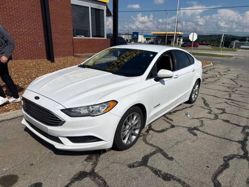 Used 2017 Ford Fusion Hybrid SE Sedan