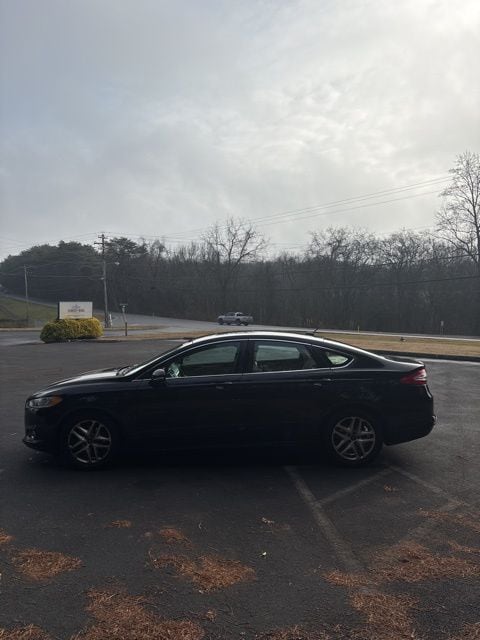 2016 Ford Fusion SE's photo