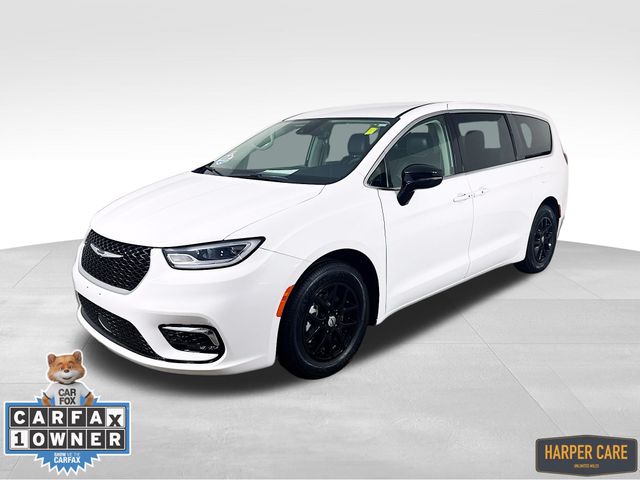 2024 Chrysler Pacifica Touring L's photo
