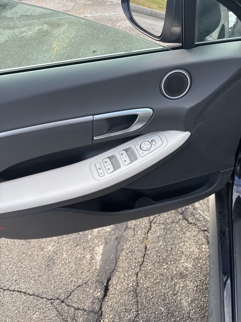 2023 Hyundai Sonata SE photo 2