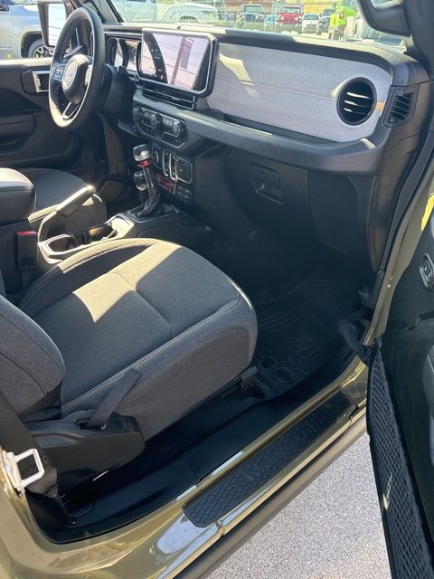 2025 Jeep Wrangler Willys photo 2