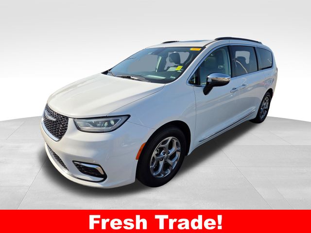 2023 Chrysler Pacifica Limited's photo