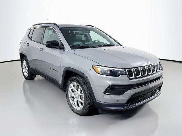 2023 Jeep Compass Latitude Lux photo 3