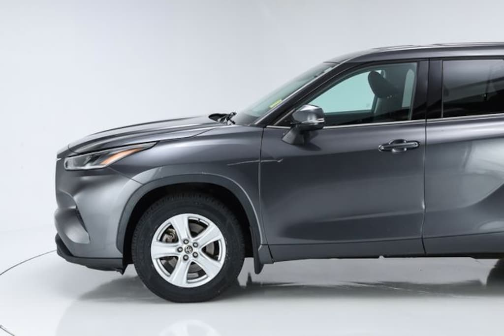 Used 2021 Toyota Highlander LE SUV