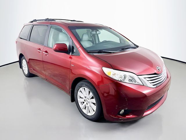 2017 Toyota Sienna XLE photo 3