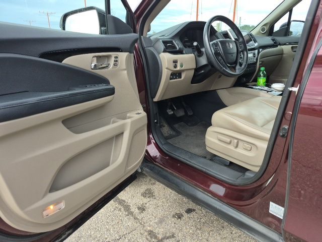 2016 Honda Pilot Touring photo 2