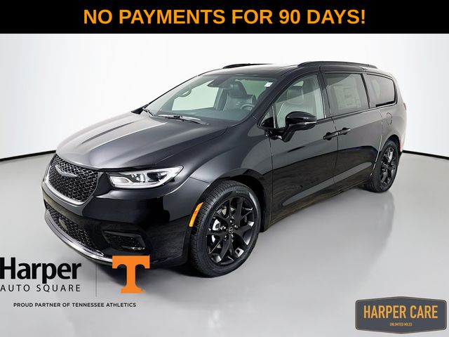 2026 Chrysler Pacifica Limited's photo