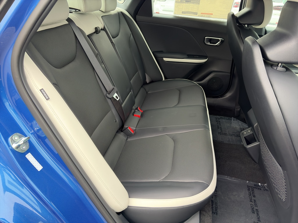 2025 Kia K4 GT-Line - Photo 18