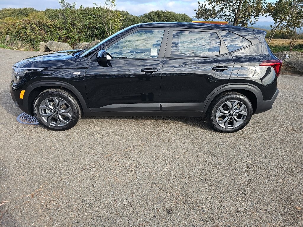 New 2026 Kia Seltos LX SUV