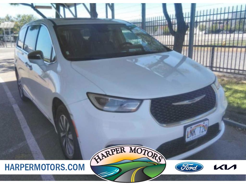2022 Chrysler Pacifica Hybrid Limited Hybrid's photo