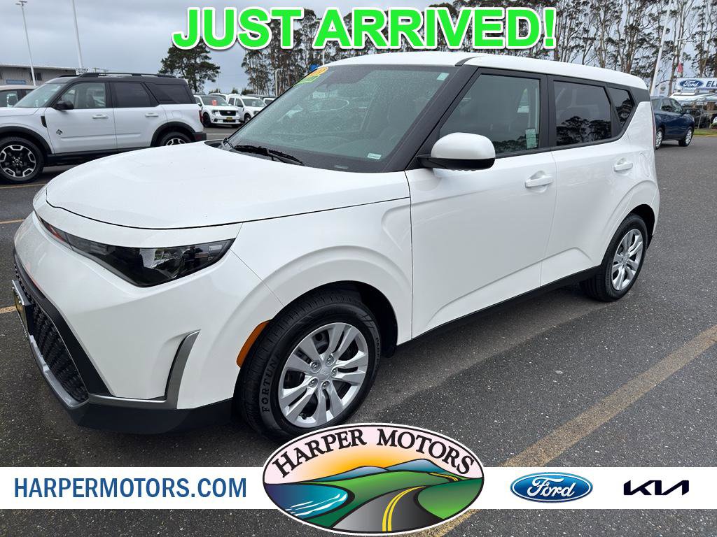 2023 Kia Soul LX's photo