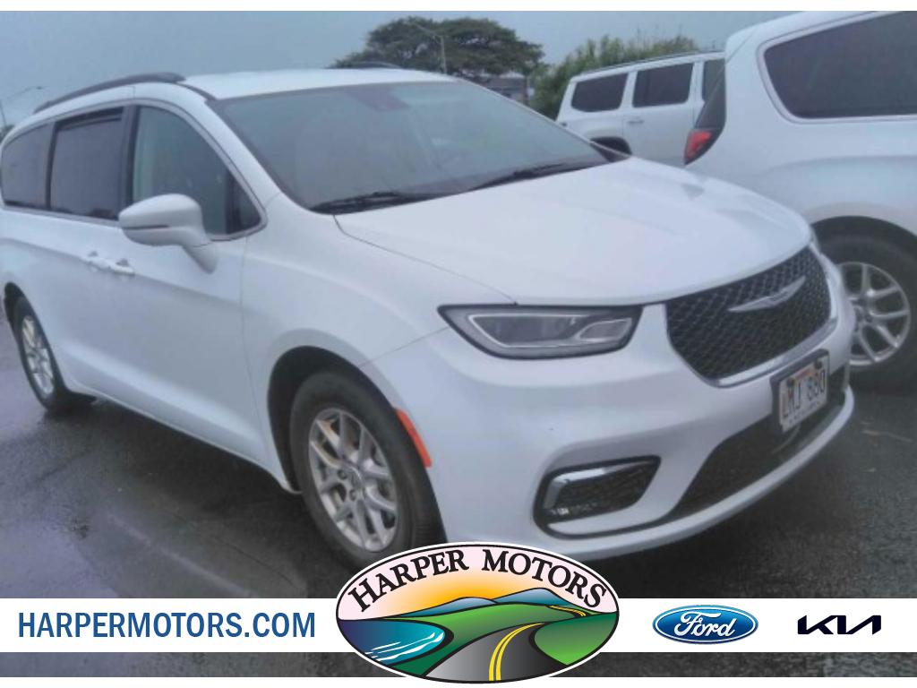 2022 Chrysler Pacifica Touring L's photo
