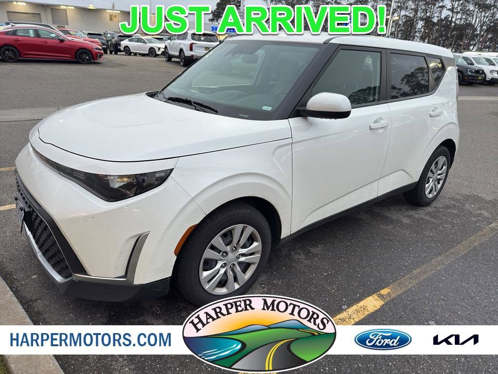 2023 Kia Soul LX's photo