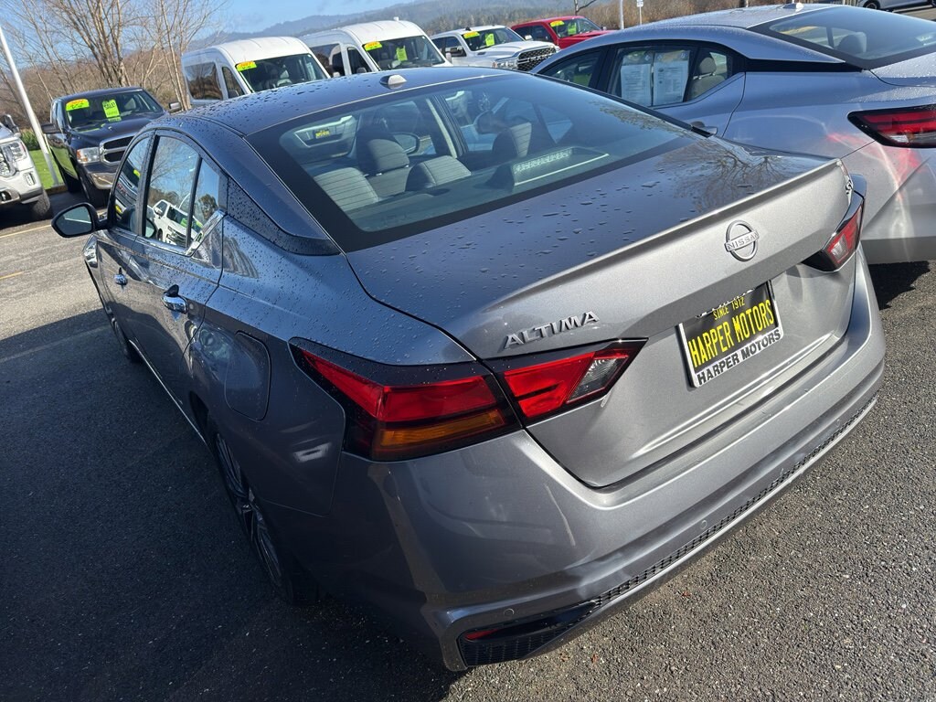 Used 2024 Nissan Altima 2.5 SV Sedan