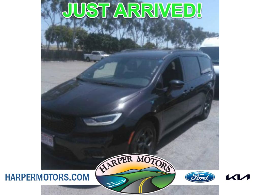 2024 Chrysler Pacifica Hybrid's photo