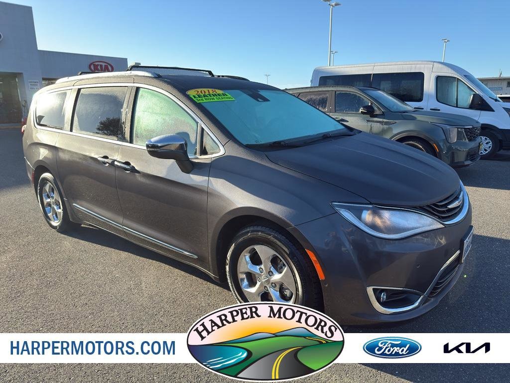 2018 Chrysler Pacifica Hybrid Limited's photo