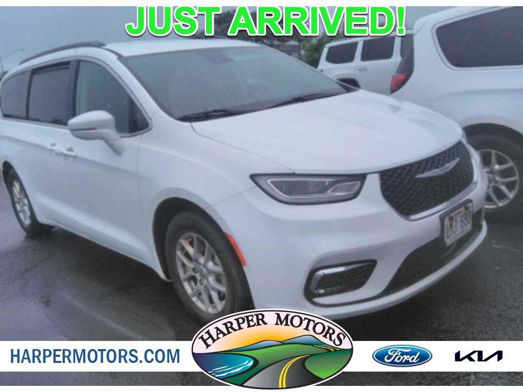 2022 Chrysler Pacifica Touring L's photo