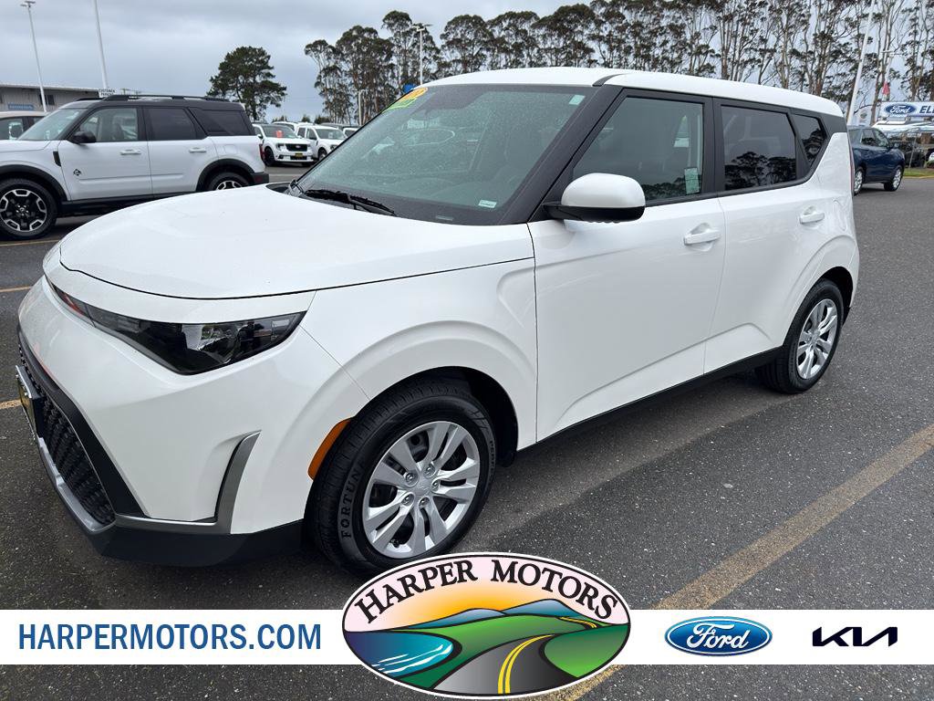 2023 Kia Soul LX's photo