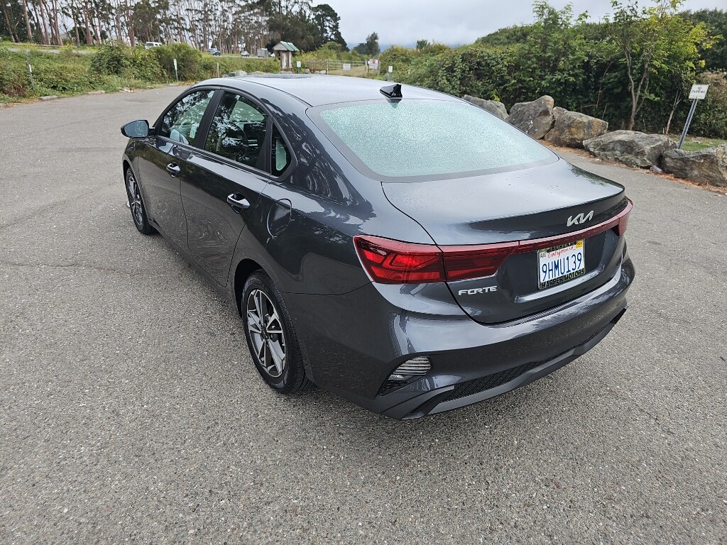 2023 Kia Forte LXS photo 3