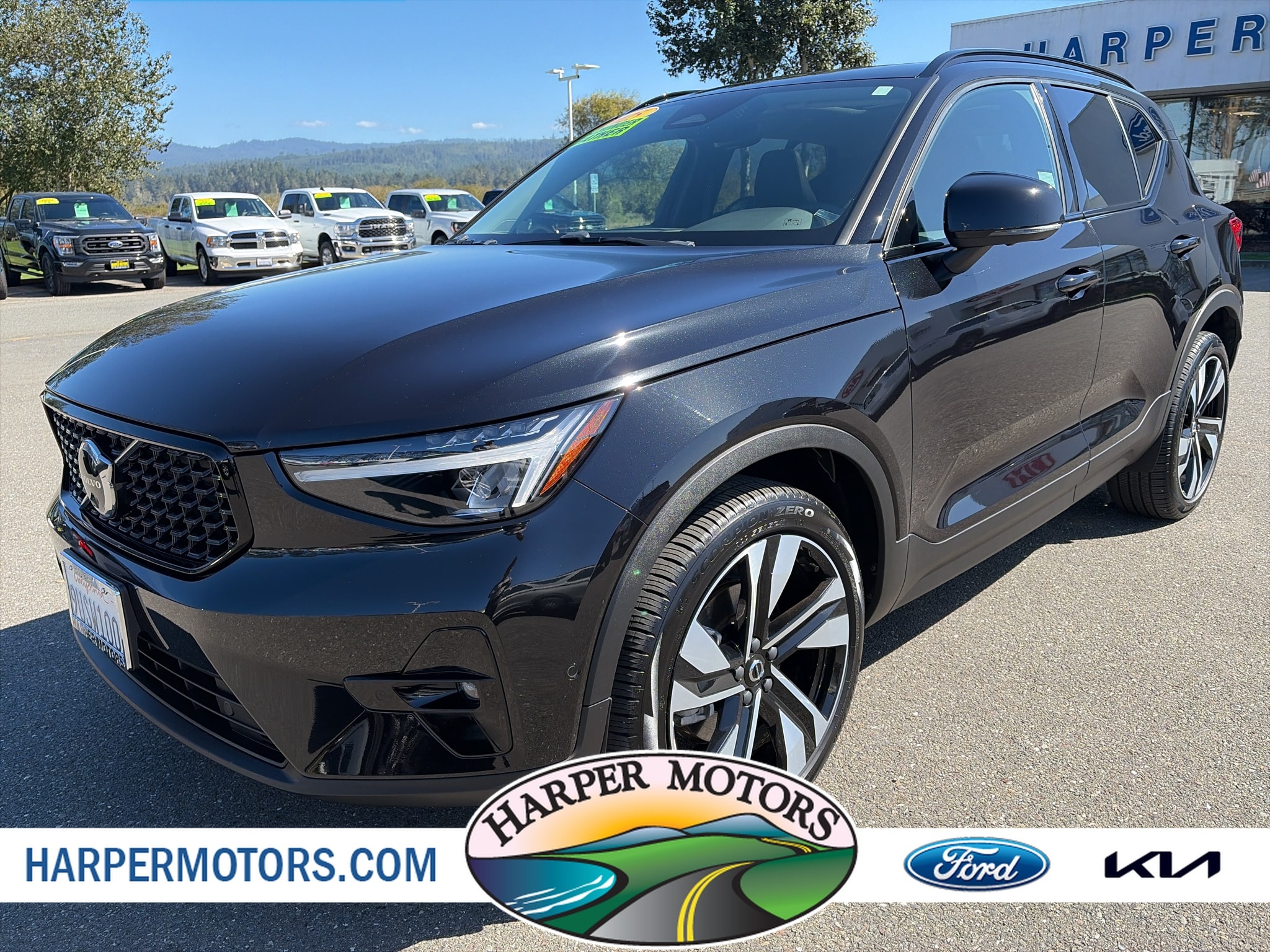 2025 Volvo XC40