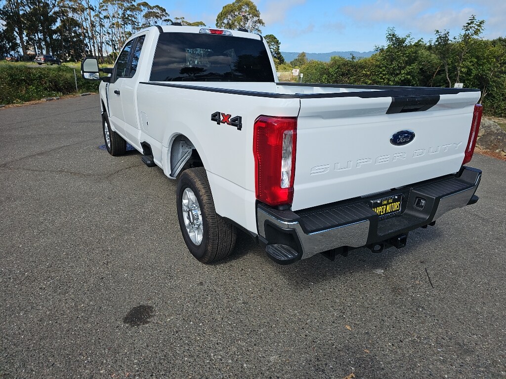 2025 Ford F-250 XLT photo 3