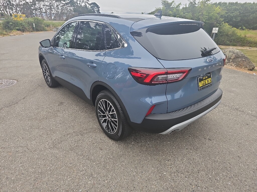 2025 Ford Escape Plug-In Hybrid photo 3