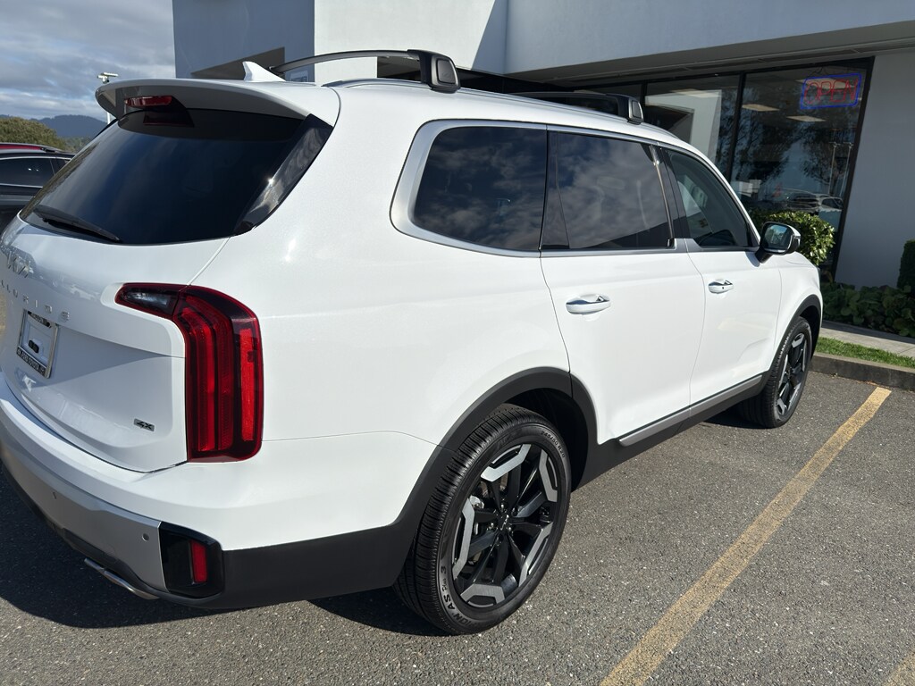 2024 Kia Telluride S photo 3