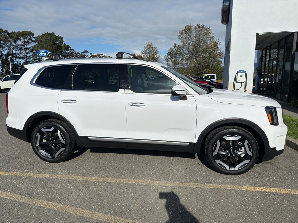 2024 Kia Telluride S photo 2