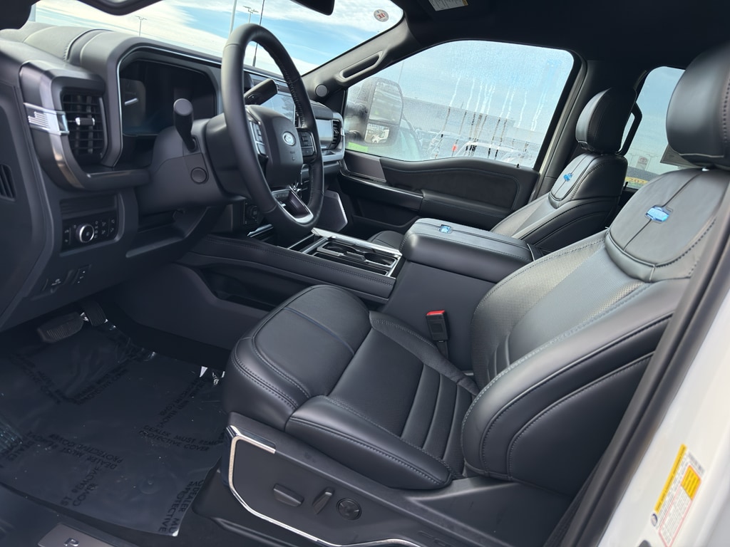 2026 Ford F-350 Super Duty Platinum - Photo 11