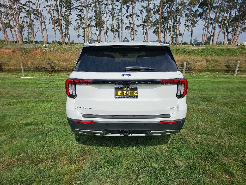 2025 Ford Explorer photo 4
