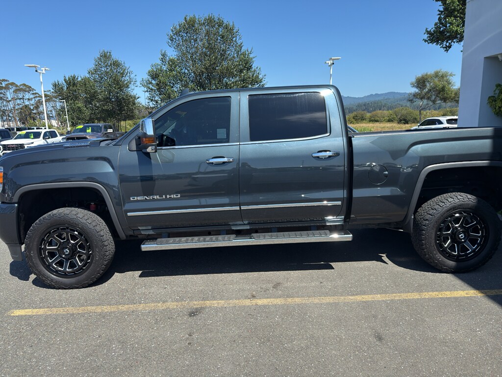 2019 Gmc Sierra HD Denali photo 2