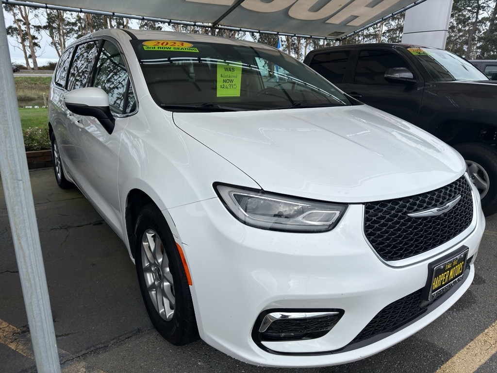 Used 2023 Chrysler Pacifica Touring L Van Passenger Van
