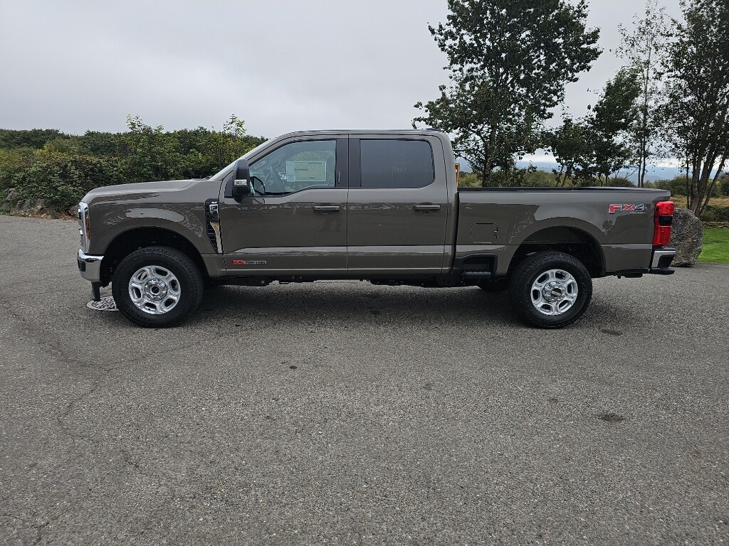 2026 Ford F-350 XLT photo 2