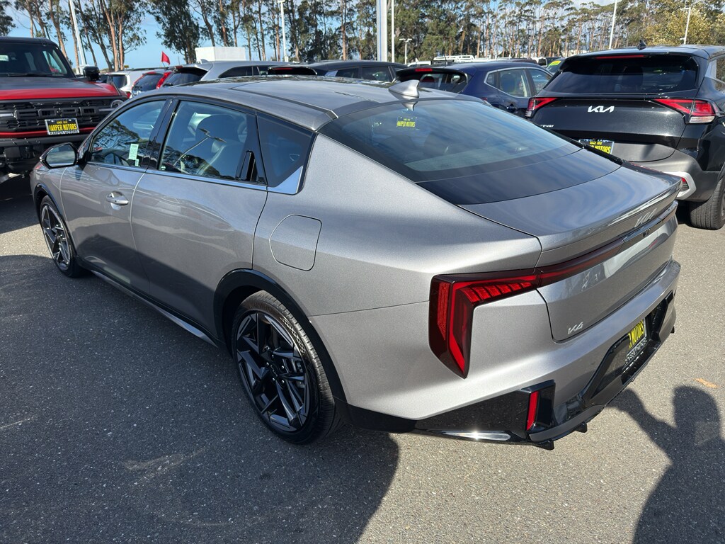 2025 Kia K4 GT-Line photo 3