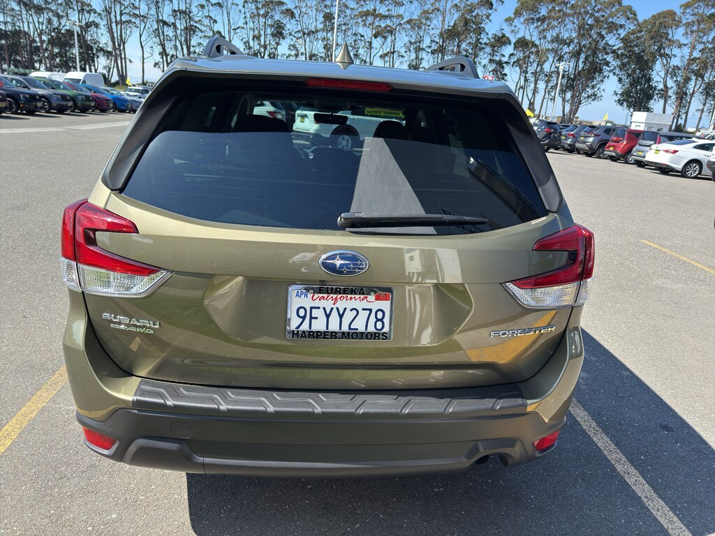 2023 Subaru Forester Premium photo 4