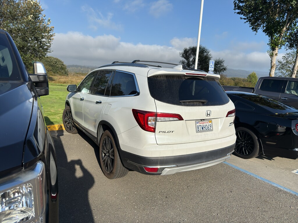 2020 Honda Pilot Touring photo 3